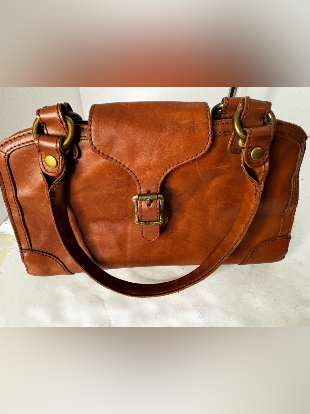 Crown Vintage brown Classic Tan Leather Shoulder Bag - Timeless Everyday Style - Picture 8 of 9